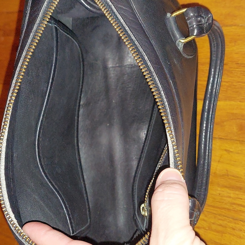 Vintage Coach Bag with brass feet - Picture 7 of 7